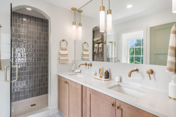LaRuchePhoto-KLynch-172HighStreet-Photos-18
